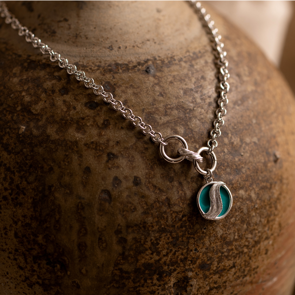 drape-necklace-aquatic-metallic-aquamarine-reversible-insert-1