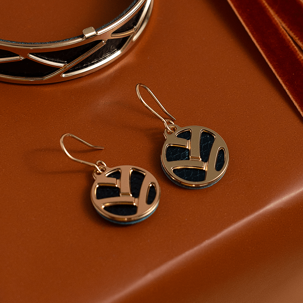 boucles-d-oreilles-tresse-cuirs-reversibles-ecailles-bleutees-bleu-georgettes-pack_bo_dormeuses-1