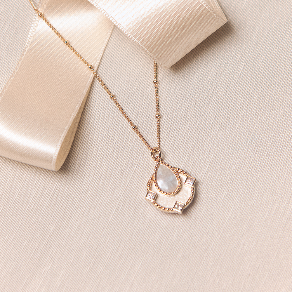 collier-constance-cuir-reversible-blanc-nacre-magnolia-pack_colliers-1