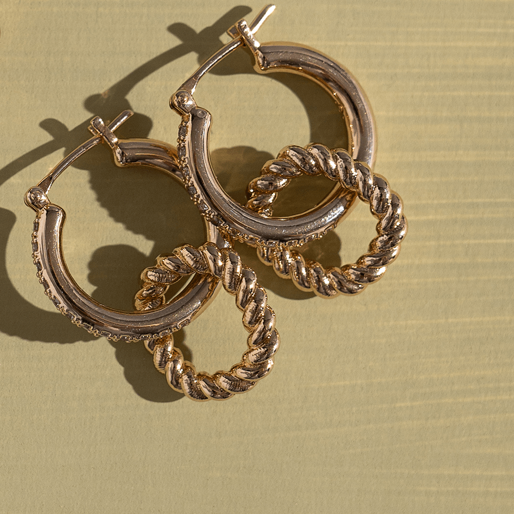 boucles-d-oreilles-icone-precieuse-pendantes-1